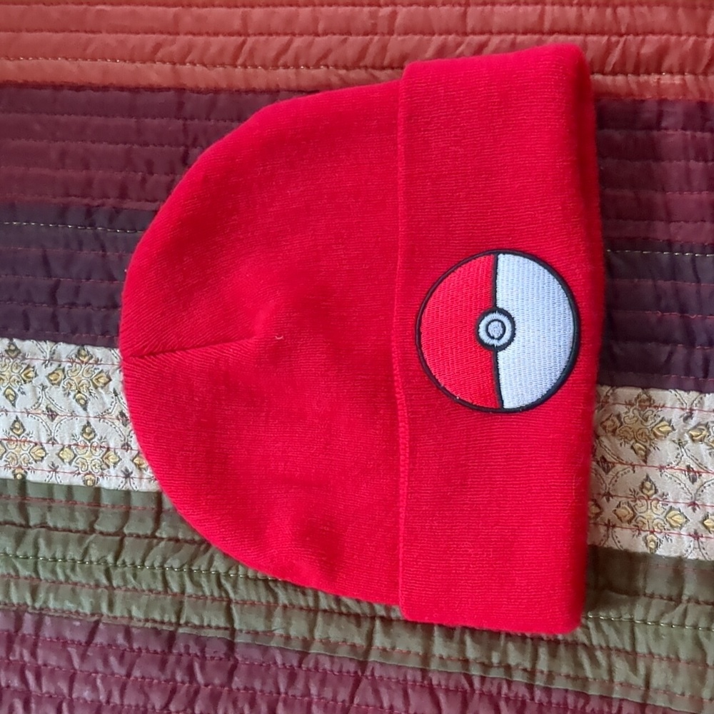 POKEMON* Pokemon ball hat touque. NWOT condition, unisex for any Pokemon fan